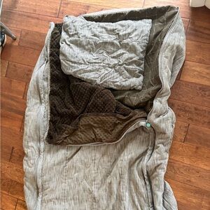 Beddy’s twin Gray Geometric Patterned Bedding zipper set